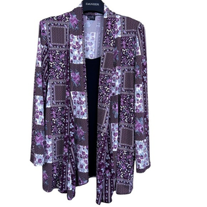 Vamp burgundy floral‎ top with black insert size 2x